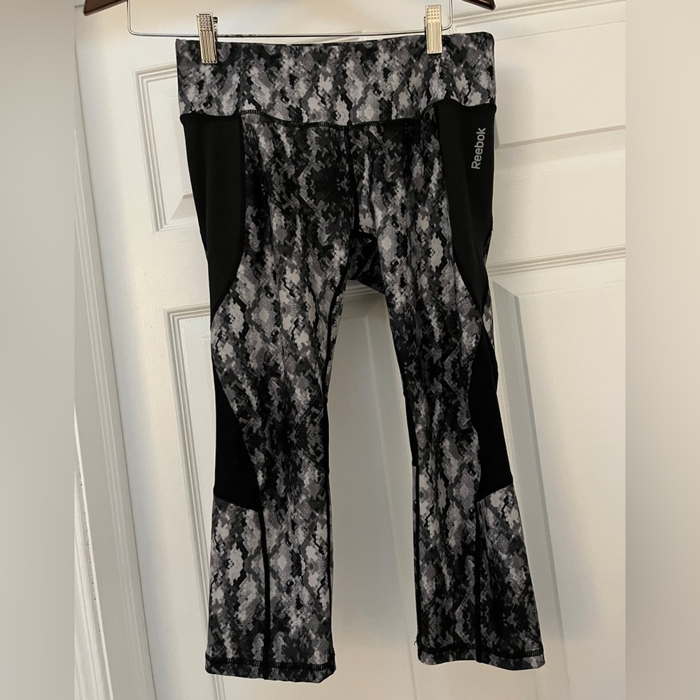 Reebok capri leggings size medium